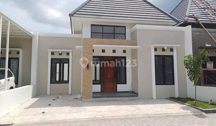 Rumah Minimalis Modern Dalam Perumahan Dekat Bandara Adi Sucipto 1