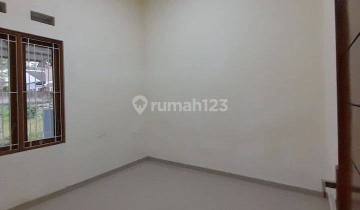 Rumah Cantik Modern Semi Furnished Siap Huni di Sleman Utara 2