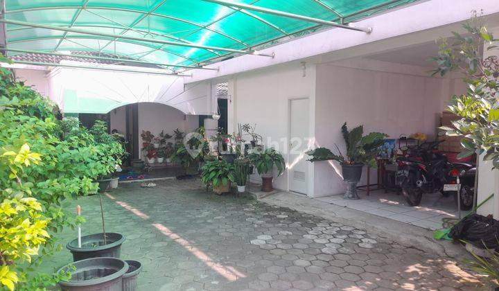 Rumah 2 Lantai Semi Furnished Pinggir Jalan Aspal di Maguwoharjo 2