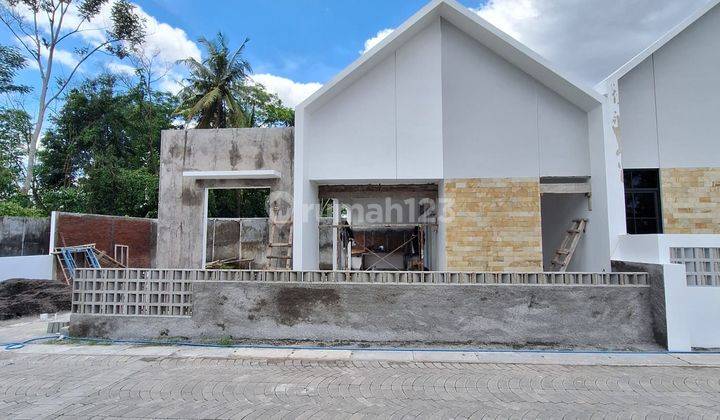 Rumah Baru Konsep Scandinavian Dalam Perumahan di Wedomartani 2