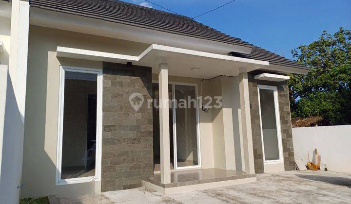 Minimalis Modern Dalam Pemukiman Nyaman di Purwomartani, Sleman 1