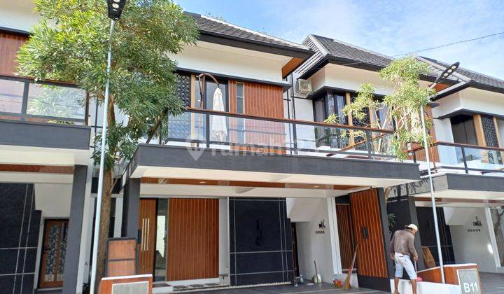 Rumah Mewah Dengan Sky Balcony Dan Attic Room Pertama di Jogja 1