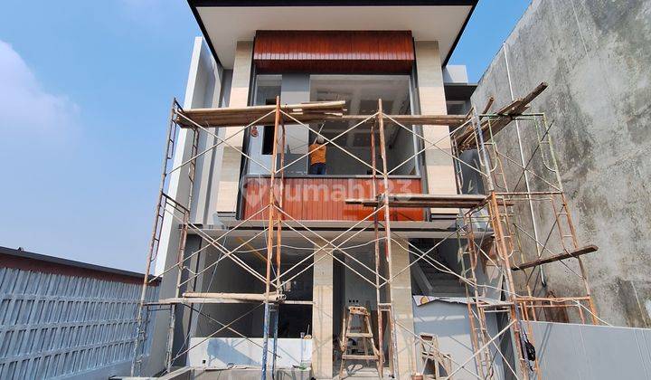 Rumah Modern Tropis 2 Lantai Dengan View Merapi di Sleman Utara 1