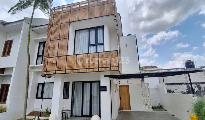 Rumah Eksklusif Full Furnished Dalam Perumahan Siap Huni di Sewon 1