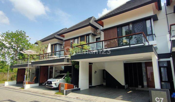 Rumah Eksklusif Dengan Sky Balcony Dalam Perumahan Elit di Maguwo 2