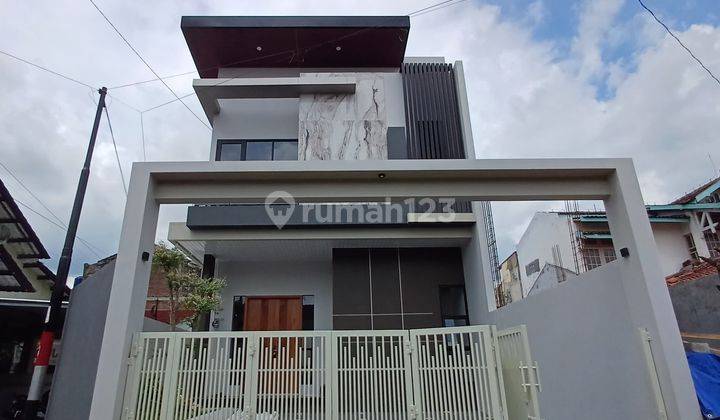 Rumah Mewah Elit 2 Lantai Hanya 10 Menit Dari Pakuwon Mall 2