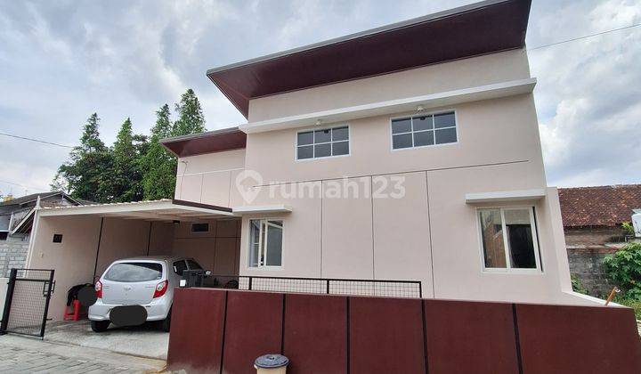 Rumah Bagus Semi Furnished SHM di Ambarketawang, Sleman,  2