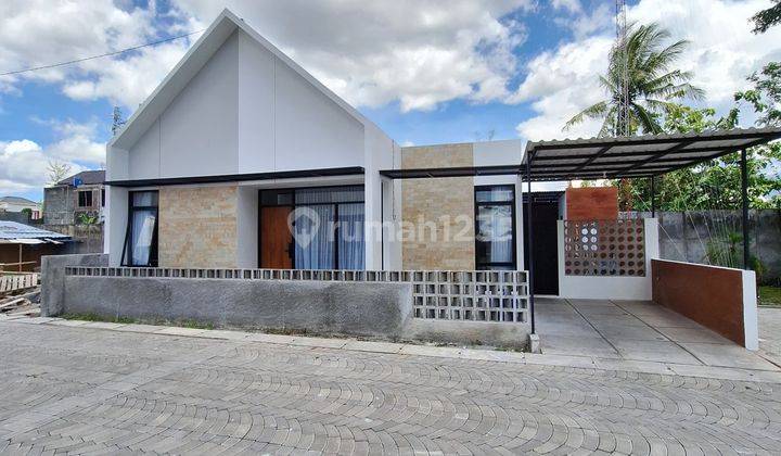 Rumah Konsep Scandinavian Lebar Dan Luas di Wedomartani  1