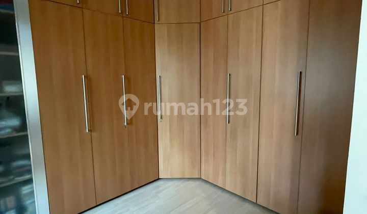 For Sale House in Pejompongan Area 10 X 20 Land Certificate Fully Furnished 2