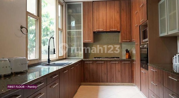 FOR RENT House on Jl. Widya Chandra SCBD Renovated Pool Area 400 m2 FOR RENT House on Jl. Widya Chandra SCBD Renovated Pool Area 400 m2