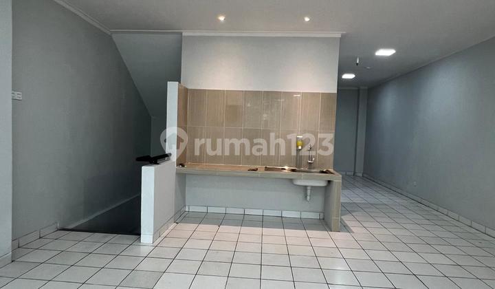 FOR SALE Shop in Mangga Dua Mall, Size 6 x 15, Elevator Available 2