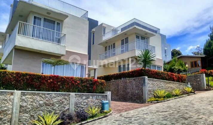 Terbaik Dan Dekat Tempat Wisata, Rumah 3 Lt, Strategis, Shm,  2