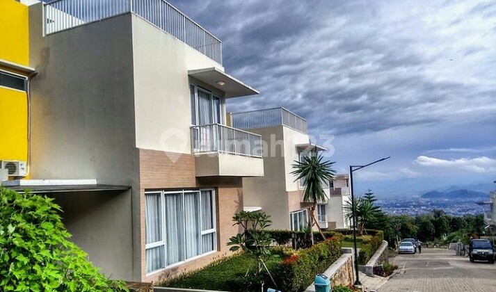 Terbaik Dan Dekat Tempat Wisata, Rumah 3 Lt, Strategis, Shm,  3