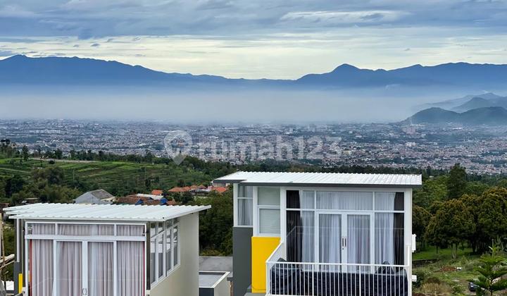 Terbaik Dan Dekat Tempat Wisata, Rumah 3 Lt, Strategis, Shm,  4