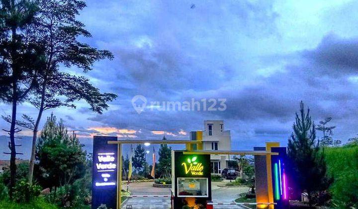 Terbaik Dan Dekat Tempat Wisata, Rumah 3 Lt, Strategis, Shm,  16