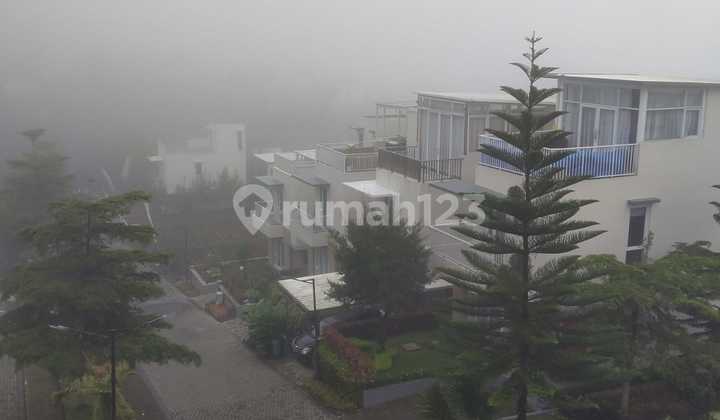 Dekat wisata di lembang, rumah semi villa 3 lt, shm, strategis 5