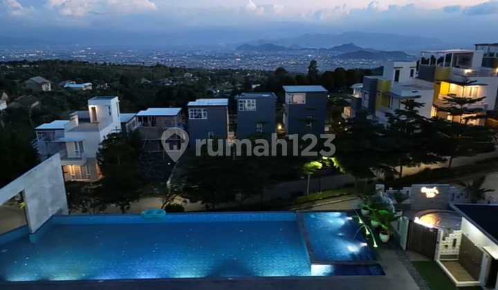 Rumah 3 lt, strategis, minimalis modern,ada kolam renang&jacuzzi 3