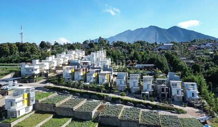 Rumah 3 lt, strategis, minimalis modern,ada kolam renang&jacuzzi 1