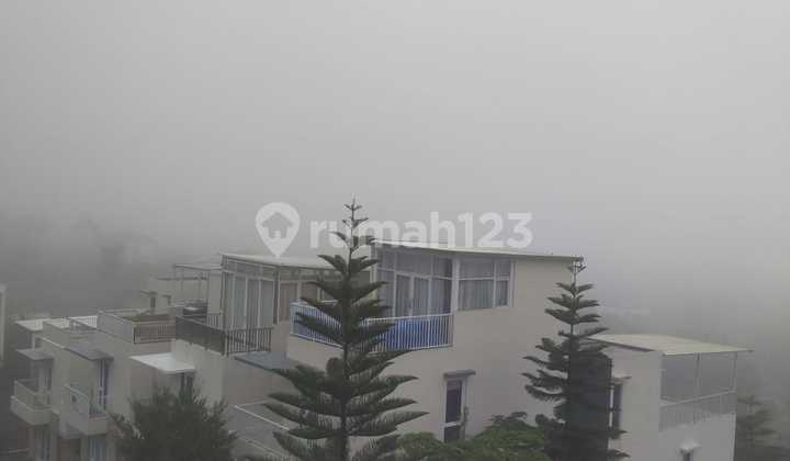 Strategis akses jalan besar rumah 3 lantai  shm view keren 3