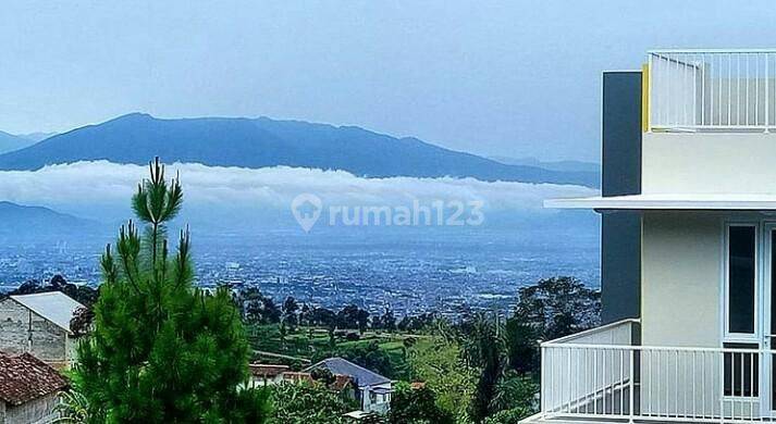 Strategis akses jalan besar rumah 3 lantai  shm view keren 5