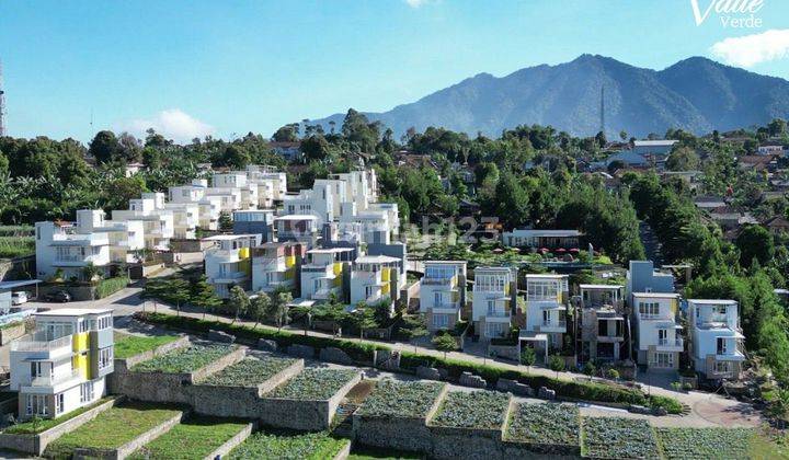 Dijual rumah 3 lantai exclusive minimalis modern strategis  1