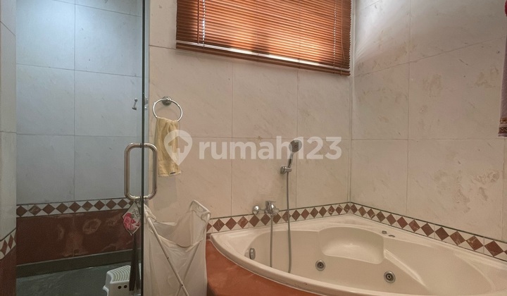 Dekat Tol Desari Rumah Mewah Kolam Renang di Pondok Labu 2