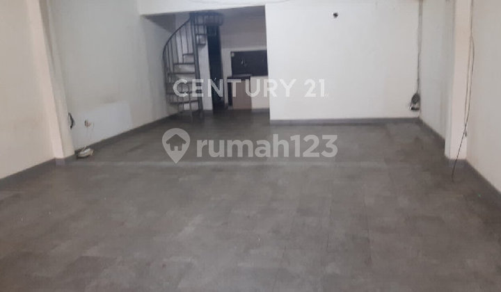 1.5-Story Shop House Near Citos for Rent in Cilandak Area 1.5-Story Shop House Near Citos for Rent in Cilandak Area
