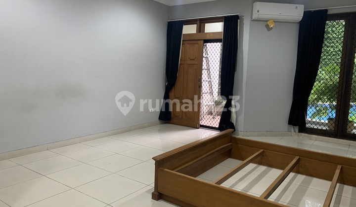 Kemang Rumah 2 Lantai Cantik Dengan Kolam Renang 8