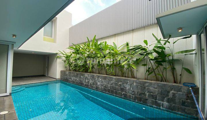 Rumah Mewah Modern Dengan Rooftop Di Area Kuningan