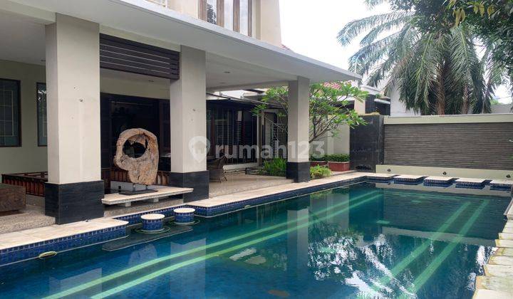 Rumah Siap Huni Dengan Kolam Renang  Di Ampera 1