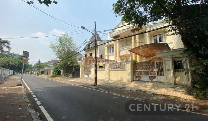 Rumah Semi Furnished 2,5 Lantai Di Kawasan Menteng 2