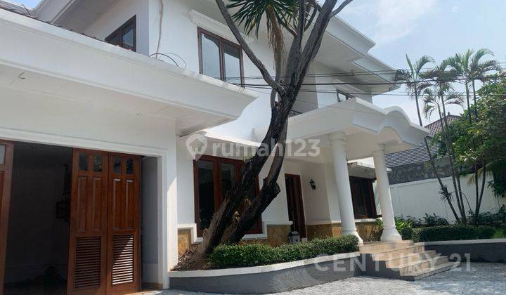 Rumah Asri Dengan Kolam Renang Di Area Kemang 2