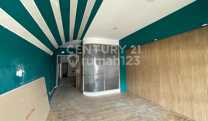 Busy Area 2-Story Shop House with Rooftop for Rent in Kemang Area
