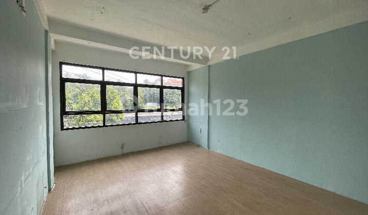 Padel Spot! 2-Storey Shop House with Ready-to-Use Rooftop in Kemang