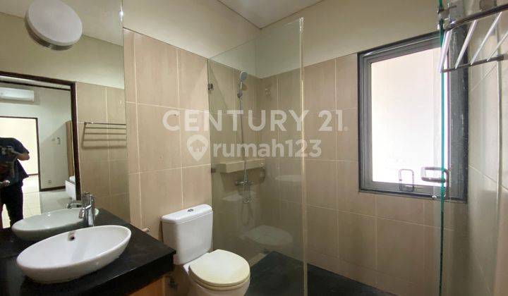 Rumah Luas Dengan Kolam Renang Disewakan Di Area Kuningan 2