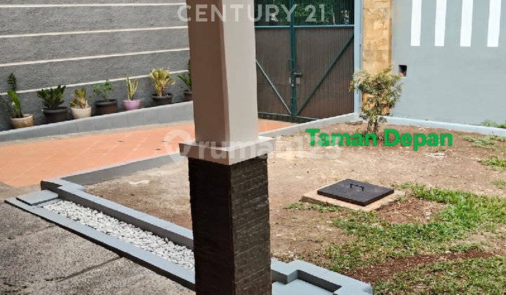 Ready-to-Occupy 1-Story Rental House in a Quiet Area of Kebayoran Baru 2