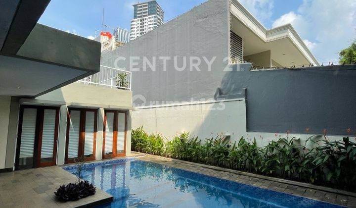 Rumah Dengan Rooftop Dan Kolam Renang Disewakan Di Kuningan 1