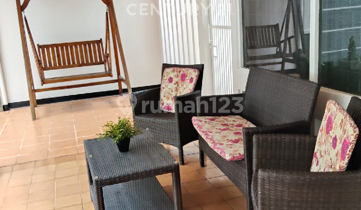Ready-to-Occupy 1-Story Rental House in a Quiet Area of Kebayoran Baru 1