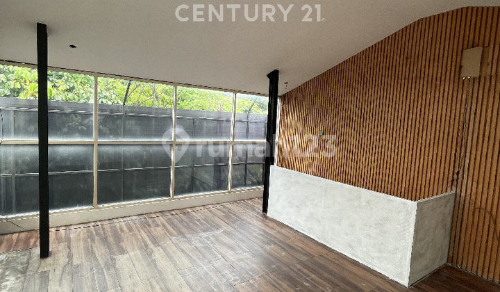 Padel Spot! Three-Story Ready-to-Use Shop House for Rent in Kemang