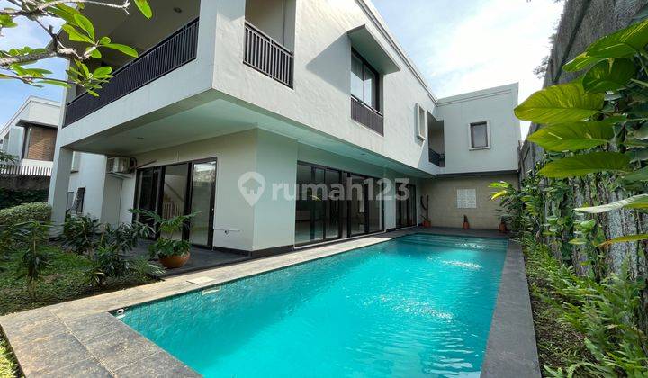 Rumah Dengan Rooftop Dan Kolam Renang Di Area Kemang 1