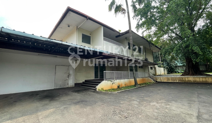 Exclusive, 2 Houses With Spacious Yards in Kemang Area 1