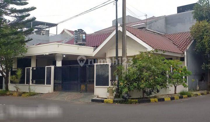 Jual Rumah Hook Luas 210m2 Lokasi Strategis Dekat Summarecon Bekasi 1