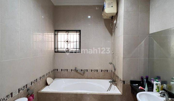 Rumah Mewah  jl jamin ginting SHM Bagus Timur 11