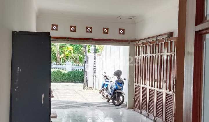 Rumah Besar Desain Mewah Disewakan Di Ciracas Jakarta Timur 9