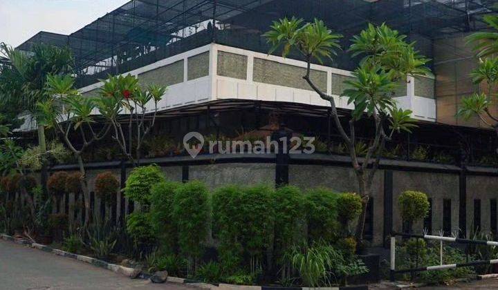 Dijual Rumah Full Furnish ada Kolam Renang di Pondok Pekayon Indah 1