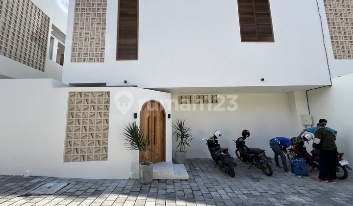 Brand New Villa Fully Furnished Lokasi Premium di Canggu Brand New Villa Fully Furnished Lokasi Premium di Canggu