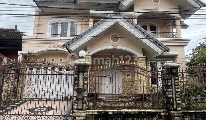 Rumah Mewah Bergaya Eropa Classic di Renon