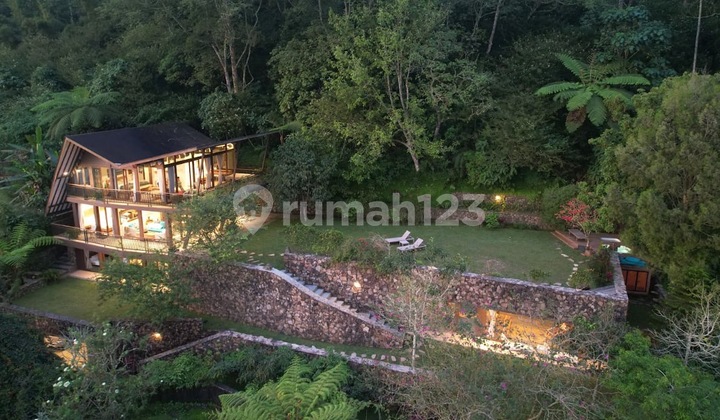 Luxurious Villa With Lake and Mountain View in Bedugul