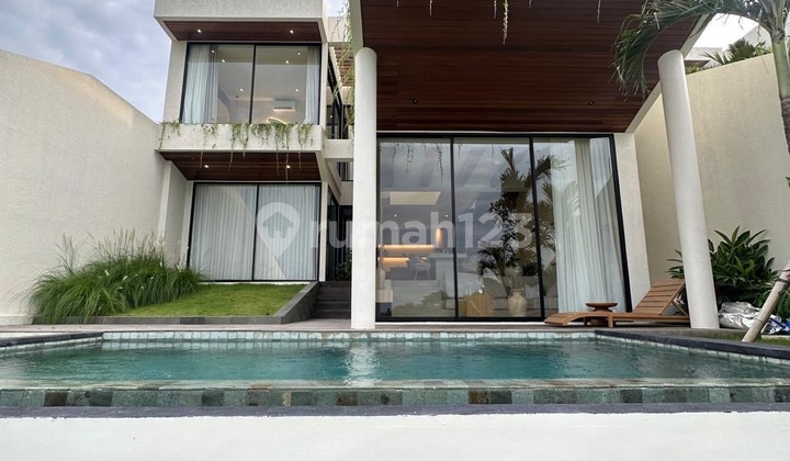 Villa Mewah Dengan Ocean View & GWK with Rooftop di Ungasan