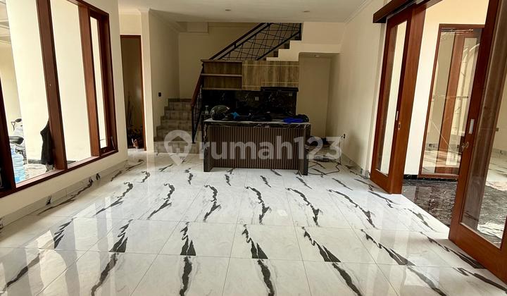Rumah Mewah 3 Br Lokasi Premium di Denpasar Barat
